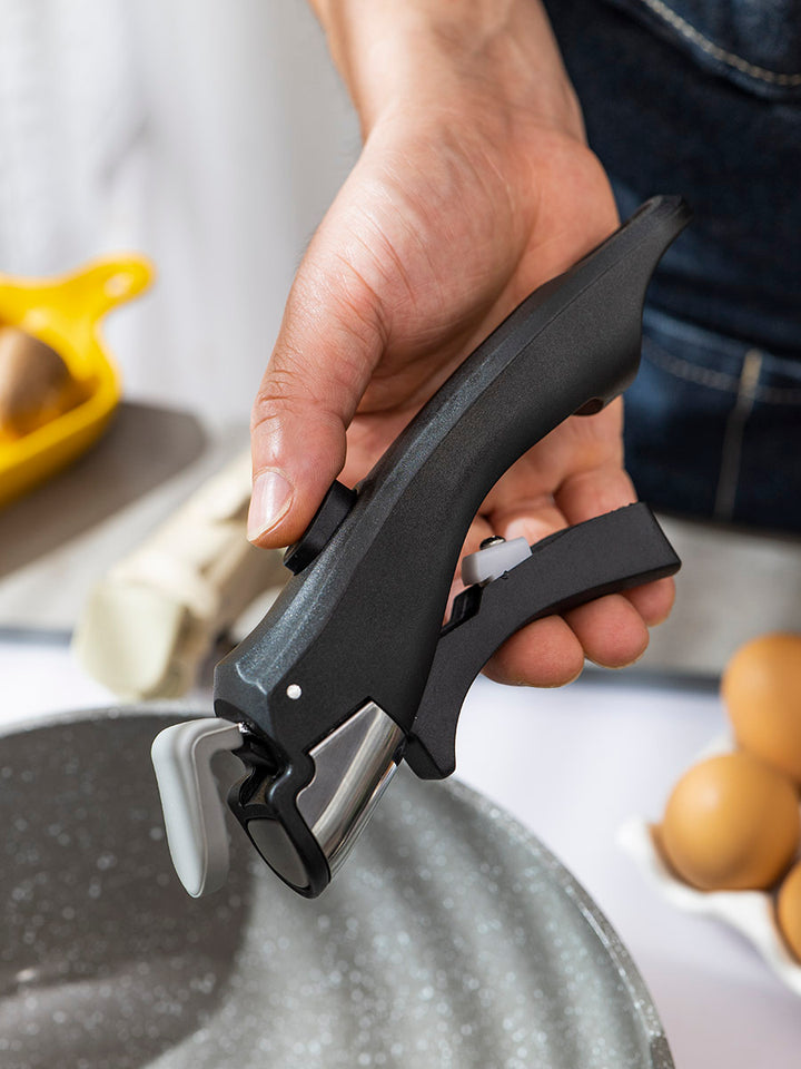 Detachable and anti-scald handle